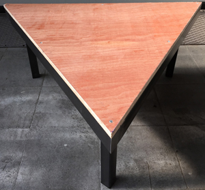 praticable-750-triangle-metal